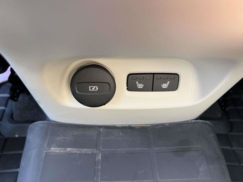 Used 2026 Volvo XC40 B5 Ultra w/ Climate Package image 10