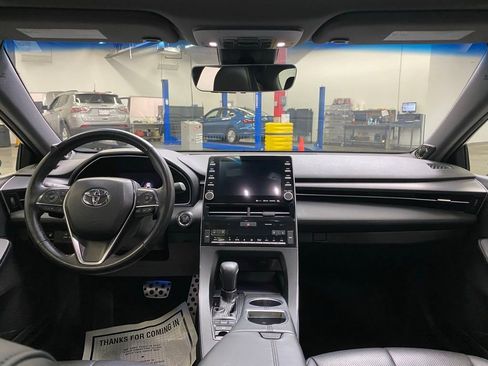 Used 2019 Toyota Avalon Touring image 17