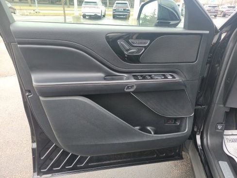 Used 2023 Lincoln Aviator AWD w/ Premium Package image 21