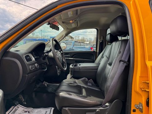 Used 2011 Chevrolet Suburban 2500 image 24