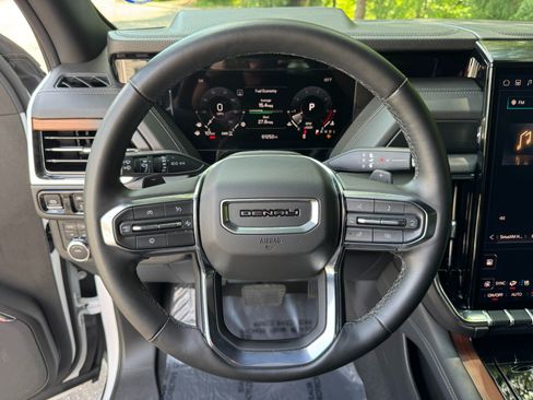 Used 2025 GMC Yukon XL Denali AWD/4WD image 35