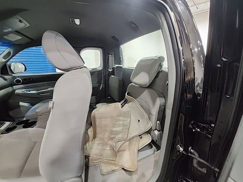 Used 2011 Toyota Tacoma 4x4 Access Cab image 12