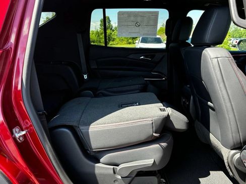 New 2026 Chevrolet Traverse Z71 w/ Driver Confidence Package AWD/4WD image 38