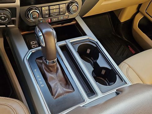 Used 2019 Ford F150 Lariat image 12