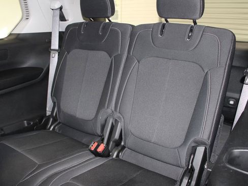 Used 2023 Jeep Grand Cherokee L Laredo image 24