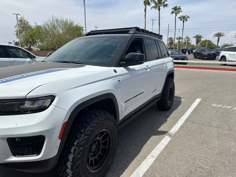 Used 2022 Jeep Grand Cherokee Trailhawk w/ Advanced Protech Group II AWD/4WD image 13
