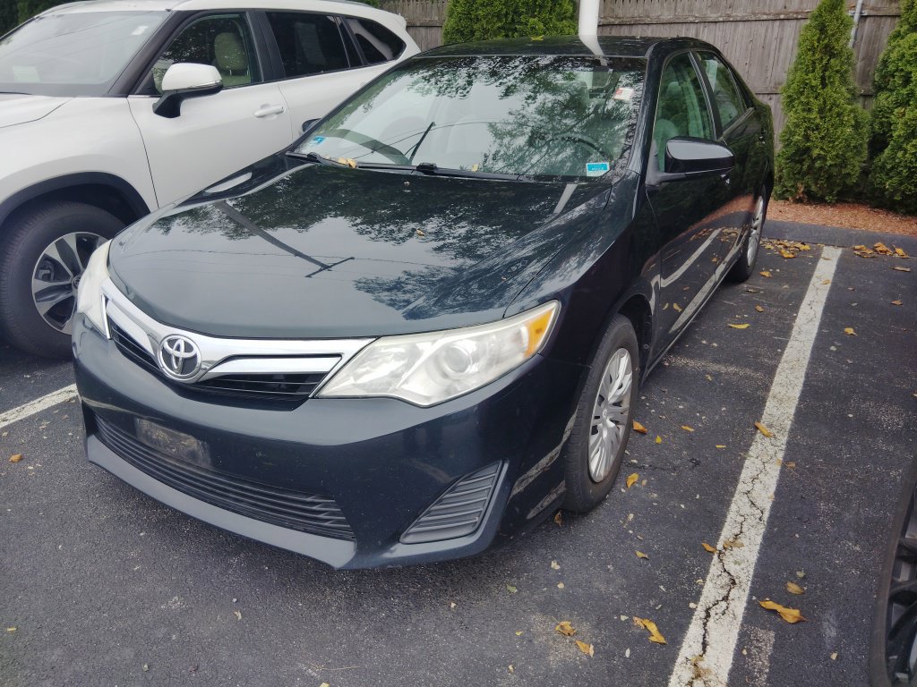 Used 2014 Toyota Camry LE FWD image 2