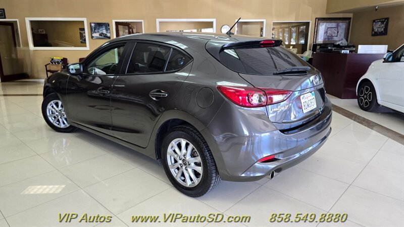 Used 2018 MAZDA MAZDA3 Sport FWD image 3