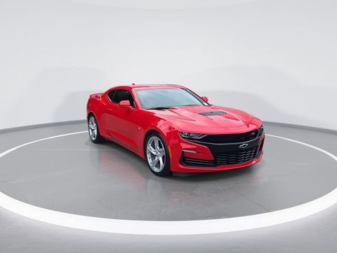 Used 2019 Chevrolet Camaro SS RWD image 2