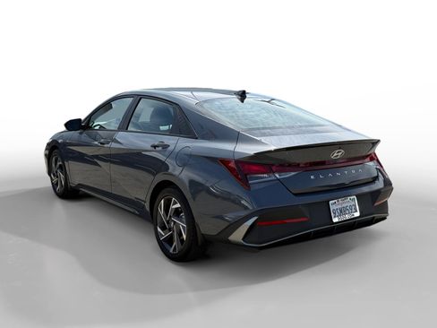 Certified 2025 Hyundai Elantra Sport FWD image 3