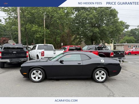 Used 2014 Dodge Challenger R/T RWD image 3