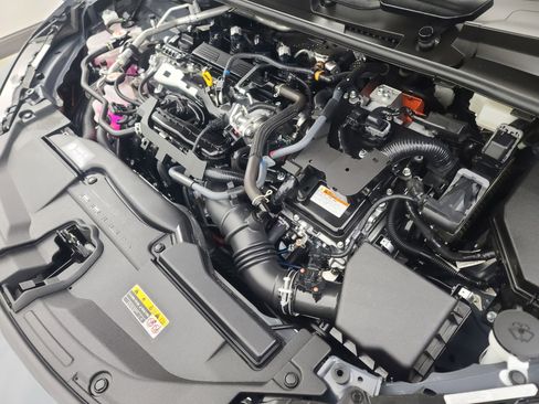 Used 2025 Toyota Prius LE image 36