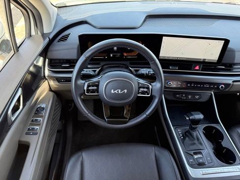 Used 2025 Kia Carnival LXS image 25