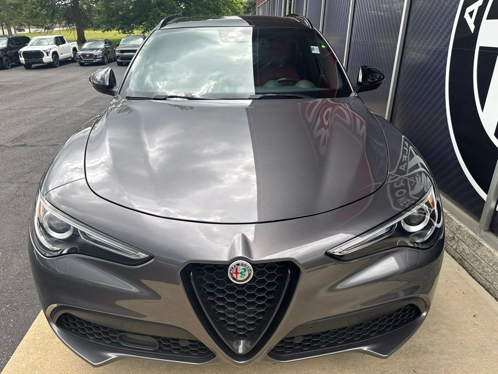 Used 2023 Alfa Romeo Stelvio Veloce AWD/4WD image 9