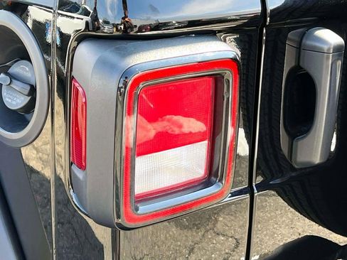 Certified 2024 Jeep Wrangler Sport S image 9