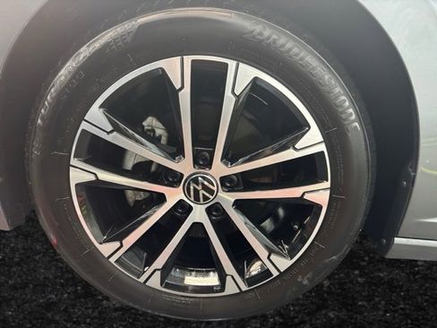 Used 2022 Volkswagen Jetta Sport image 10