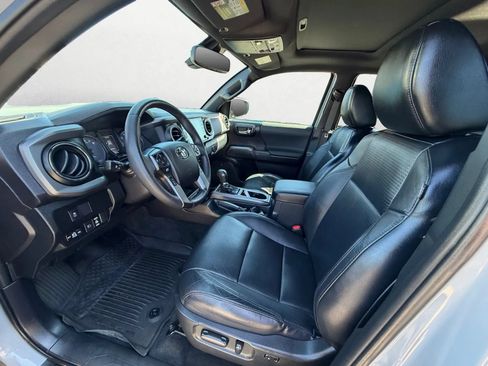 Used 2021 Toyota Tacoma TRD Sport w/ TRD Premium Sport Package AWD/4WD image 11
