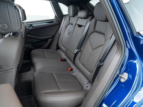 Used 2025 Porsche Macan image 28