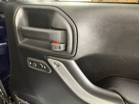 Used 2013 Jeep Wrangler Unlimited Sahara w/ Dual Top Group AWD/4WD image 15