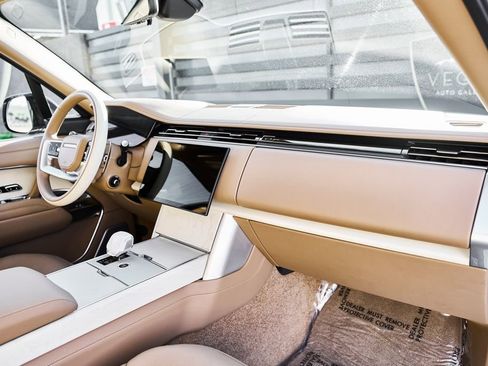 Used 2024 Land Rover Range Rover SV image 39