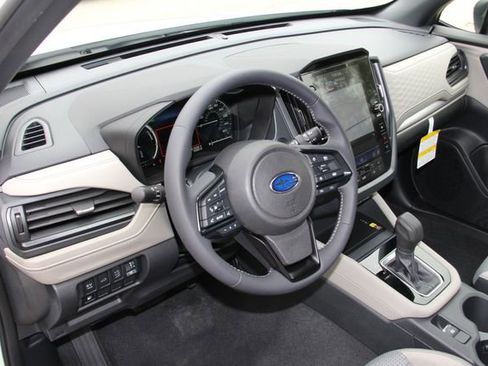 Used 2025 Subaru Forester Premium AWD/4WD image 18