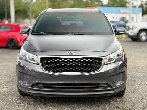 Used 2017 Kia Sedona LX w/ LX Essentials Premium Package FWD image 3
