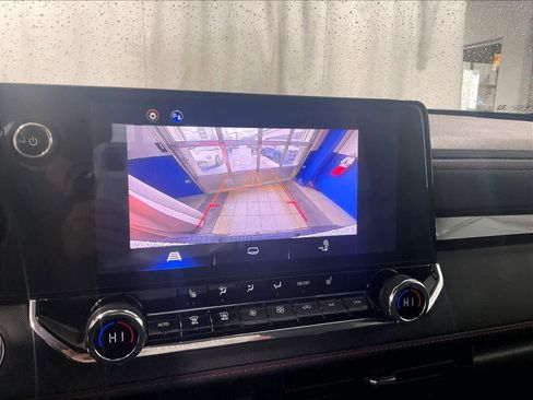 Used 2024 Chevrolet Colorado Z71 w/ Z71 Convenience Package 2 image 19