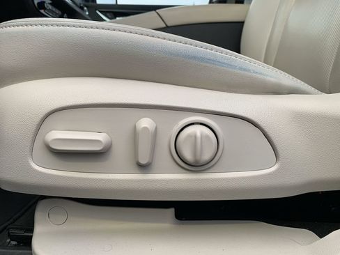 Used 2023 Buick Enclave Essence image 14