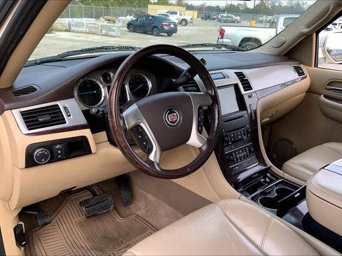 Used 2009 Cadillac Escalade ESV image 16