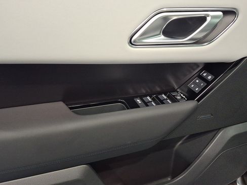 Certified 2026 Land Rover Range Rover Velar Dynamic SE AWD/4WD image 12