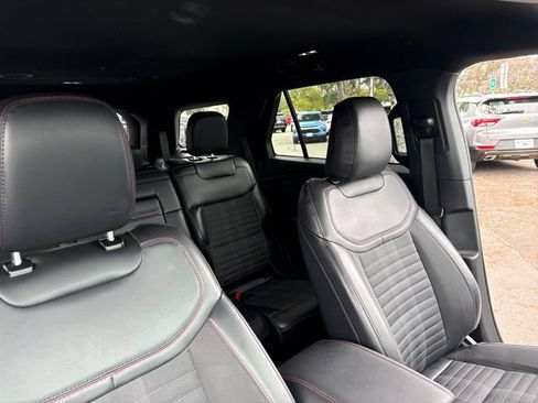 Used 2025 Ford Explorer ST-Line w/ ST-Line Street Pack AWD/4WD image 32