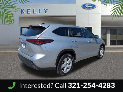 Used 2024 Toyota Highlander LE FWD image 6