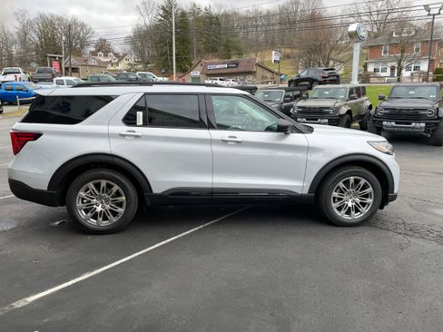 New 2026 Ford Explorer Active w/ Active Comfort Package image 5