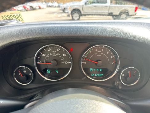 Used 2016 Jeep Wrangler Unlimited Sahara w/ Connectivity Group image 23