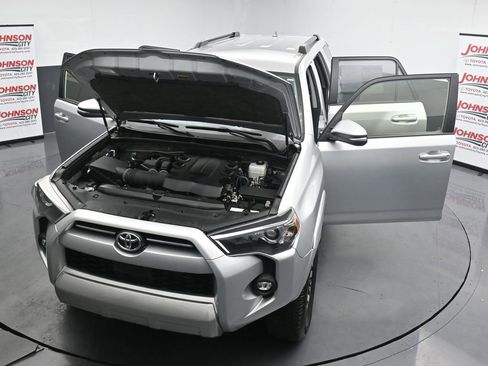 Used 2024 Toyota 4Runner TRD Off-Road Premium AWD/4WD image 40
