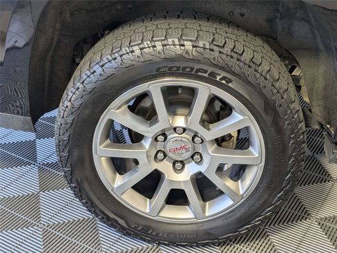 Used 2020 GMC Yukon XL Denali w/ Open Road Package AWD/4WD image 9
