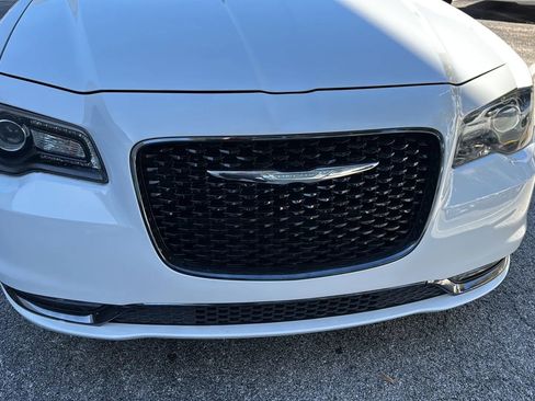 Used 2018 Chrysler 300 S image 31