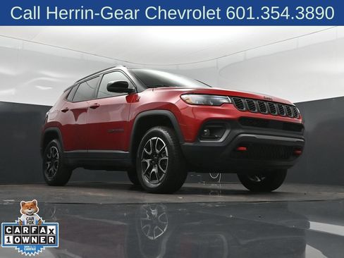 Used 2025 Jeep Compass Trailhawk AWD/4WD image 45