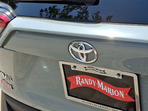 Used 2021 Toyota RAV4 XLE w/ Convenience Package FWD image 31