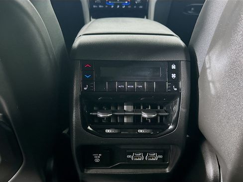 Used 2023 Jeep Grand Cherokee L Limited w/ Luxury Tech Group II AWD/4WD image 27