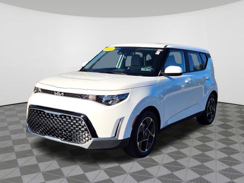 Used 2023 Kia Soul EX image 2