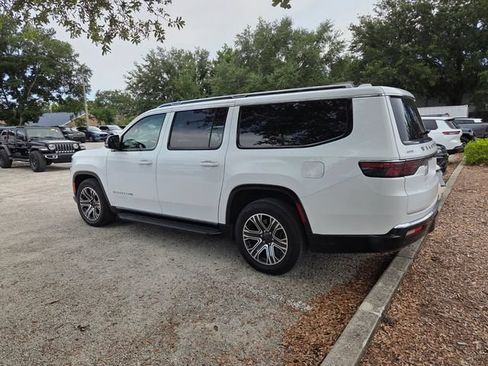 Used 2023 Jeep Wagoneer L Series II RWD image 5