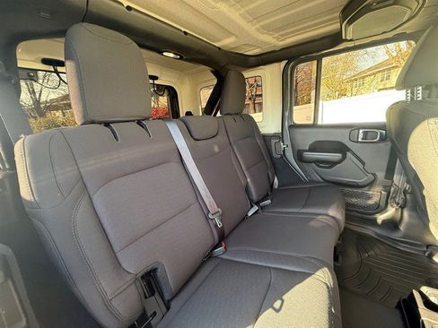 Used 2019 Jeep Wrangler Unlimited Sport S image 37