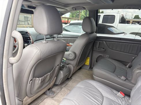 Used 2010 Toyota Sienna image 13
