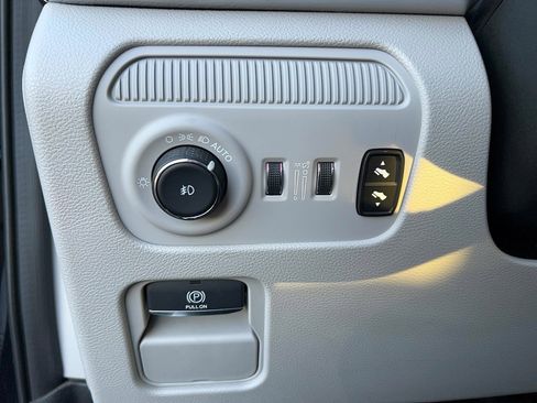 Used 2023 Jeep Grand Wagoneer L 4WD image 18