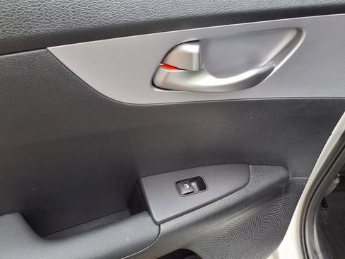 Used 2024 Kia Forte LXS w/ LXS Technology Package FWD image 19