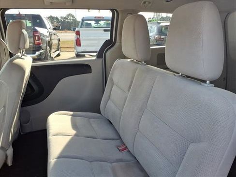 Used 2019 Dodge Grand Caravan SE FWD image 17