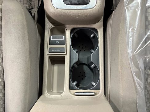 Used 2011 Volkswagen Tiguan S image 39