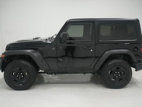 Used 2025 Jeep Wrangler Sport AWD/4WD image 5
