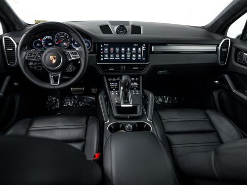 Certified 2023 Porsche Cayenne Turbo AWD/4WD image 13